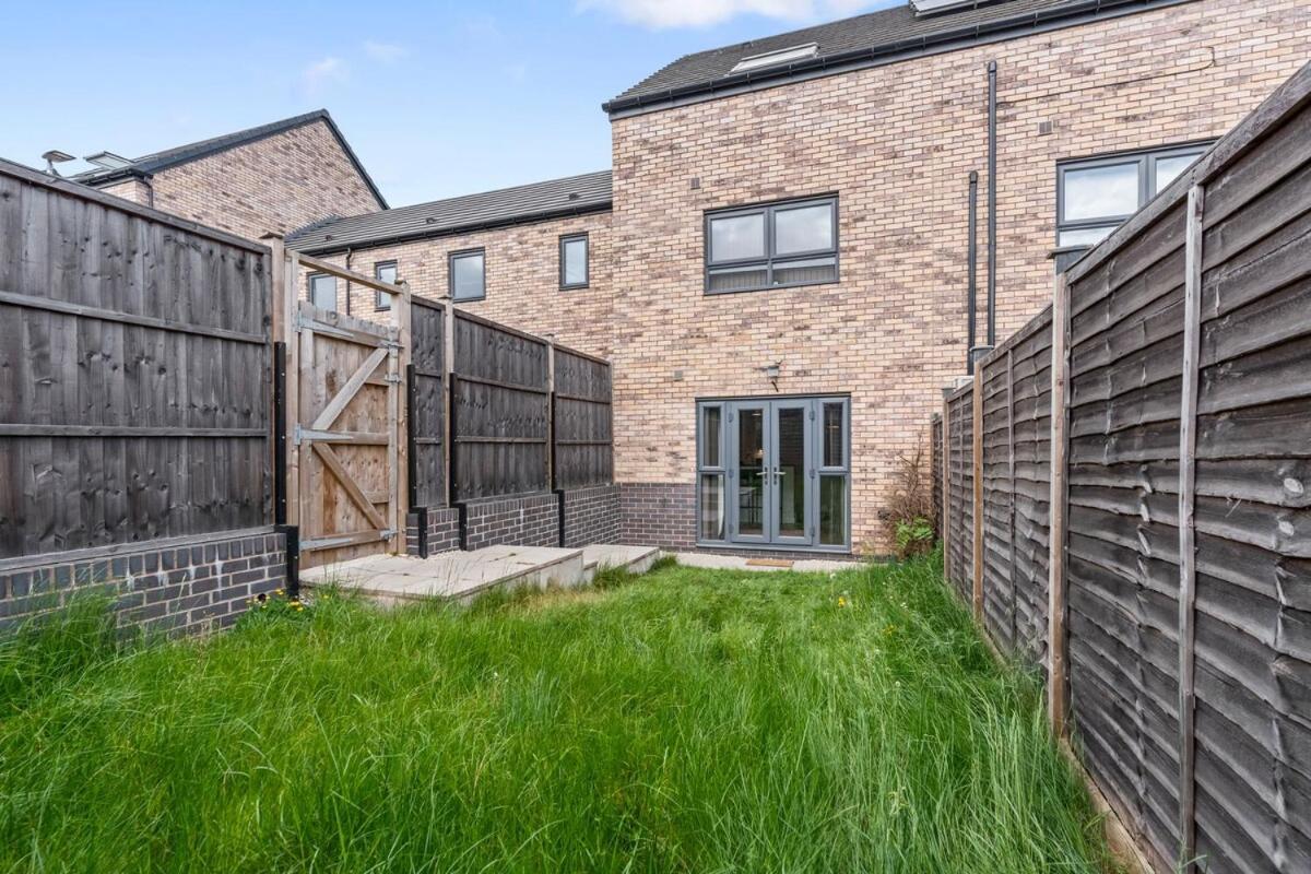 Lotus Haus - Wellington Homes - With Off Road Parking Birmingham Exterior photo